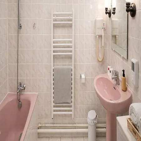 Le Saint Martin Hotel Bourg-Sainte-Marie